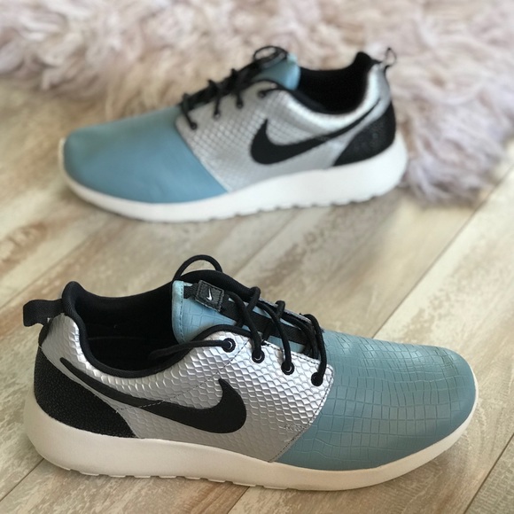 NWT曆Nike Roshe One LX - Picture 3 of 8